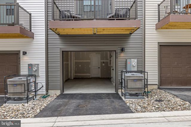 828 WATTS ST, Baltimore, MD 21217
