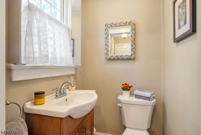 3 Ashburn Pl, Fair Lawn Boro, NJ 07410