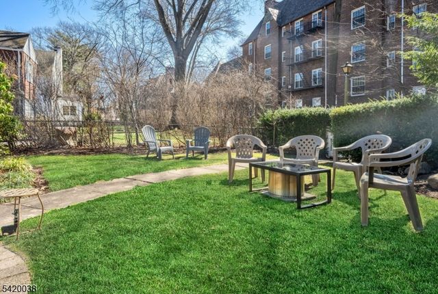 3 Ashburn Pl, Fair Lawn Boro, NJ 07410