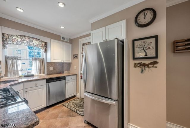 3 Ashburn Pl, Fair Lawn Boro, NJ 07410