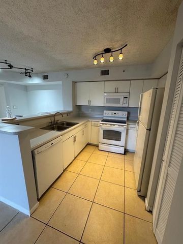 4808 N State Road 7 204, Pompano Beach, FL 33073