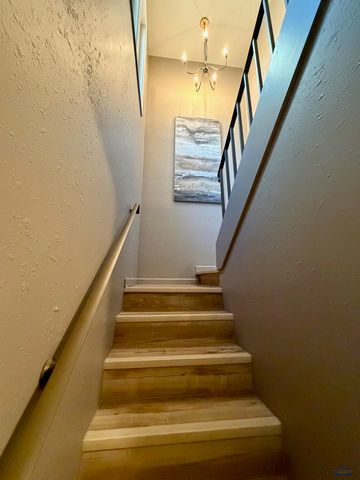 4330 W MAIN, Rapid City, SD 57702