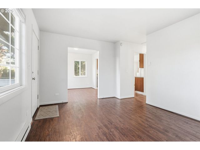 7620 Se CRYSTAL SPRINGS Blvd, Portland, OR 97206