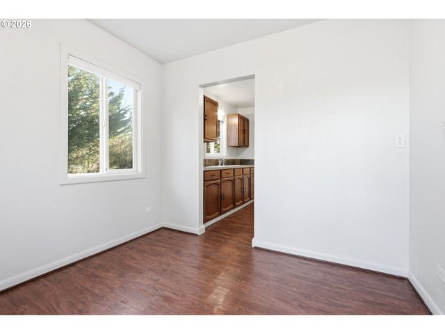 7620 Se CRYSTAL SPRINGS Blvd, Portland, OR 97206