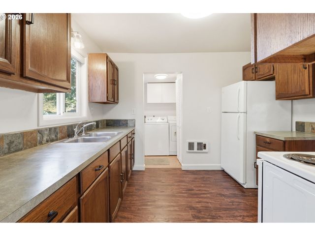 7620 Se CRYSTAL SPRINGS Blvd, Portland, OR 97206