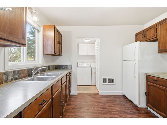 7620 Se CRYSTAL SPRINGS Blvd, Portland, OR 97206