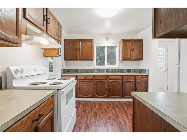 7620 Se CRYSTAL SPRINGS Blvd, Portland, OR 97206