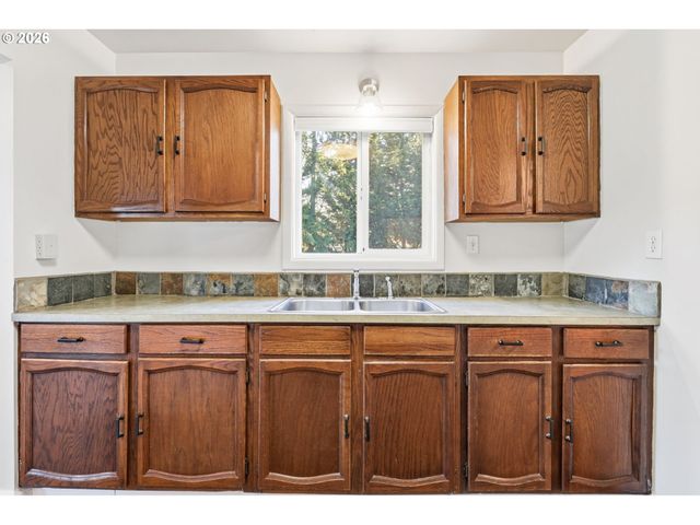 7620 Se CRYSTAL SPRINGS Blvd, Portland, OR 97206