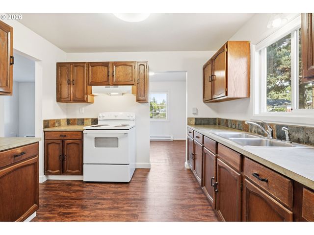 7620 Se CRYSTAL SPRINGS Blvd, Portland, OR 97206