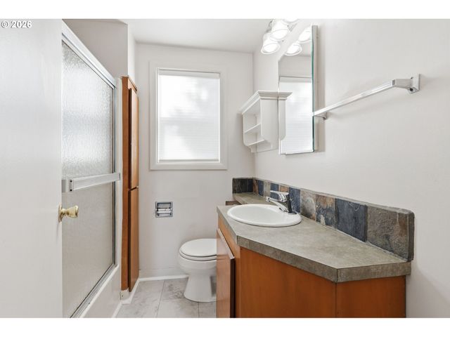 7620 Se CRYSTAL SPRINGS Blvd, Portland, OR 97206