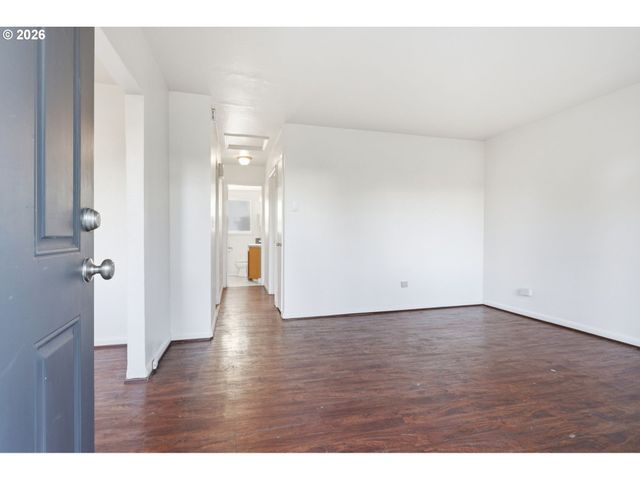 7620 Se CRYSTAL SPRINGS Blvd, Portland, OR 97206