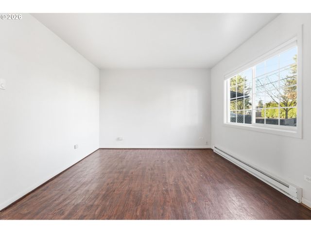 7620 Se CRYSTAL SPRINGS Blvd, Portland, OR 97206