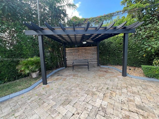 140 Pocatella St 140, Miami Springs, FL 33166