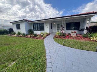 140 Pocatella St 140, Miami Springs, FL 33166