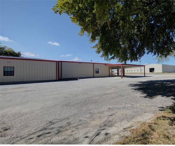 205 N Davis Street, Chico, TX 76431