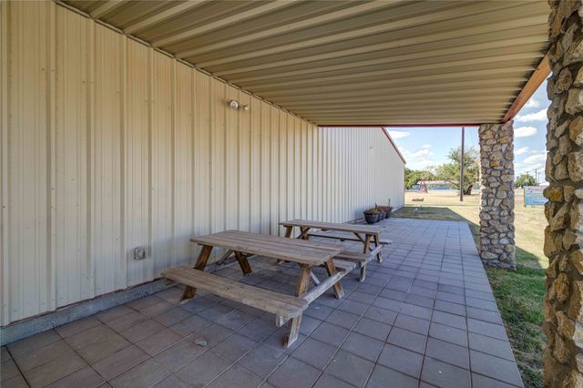 205 N Davis Street, Chico, TX 76431