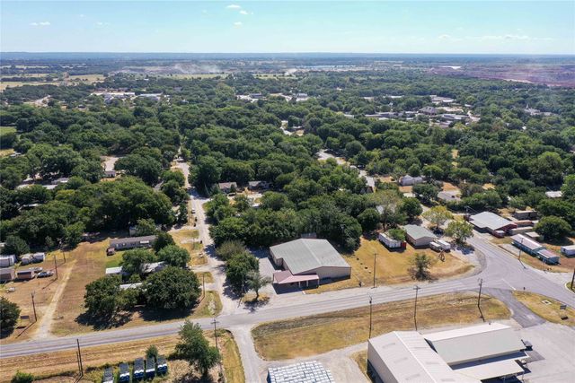 205 N Davis Street, Chico, TX 76431