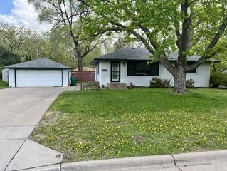6924 Drew Avenue N, Brooklyn Center, MN 55429