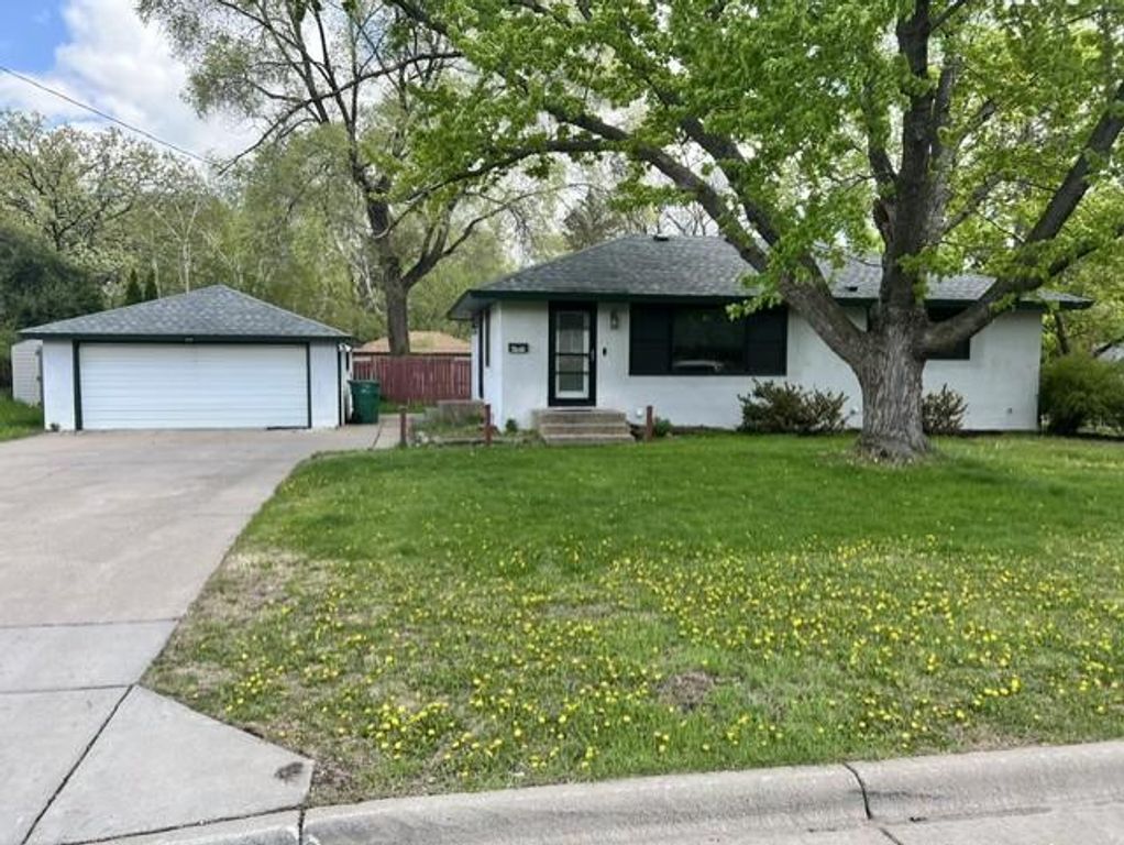 6924 Drew Avenue N, Brooklyn Center, MN 55429