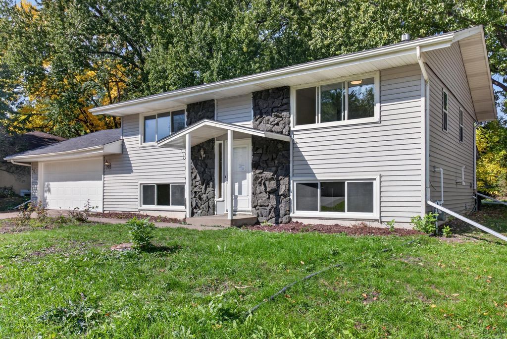 568 Riviera Drive, New Brighton, MN 55112 — photo 2