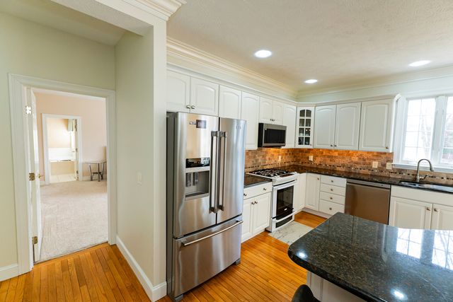 15 Greythorne Circle, Bloomington, IL 61704