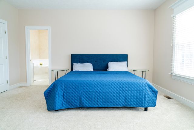 15 Greythorne Circle, Bloomington, IL 61704