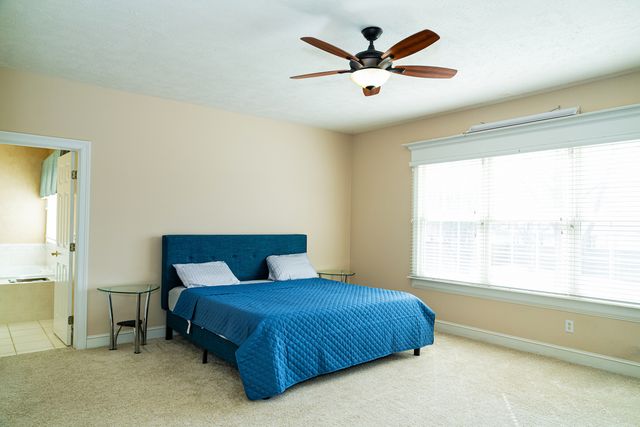 15 Greythorne Circle, Bloomington, IL 61704