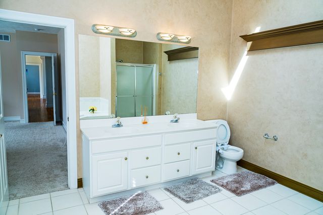 15 Greythorne Circle, Bloomington, IL 61704