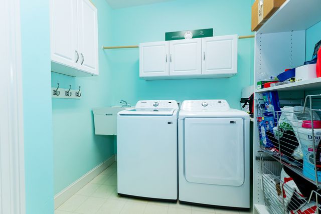 15 Greythorne Circle, Bloomington, IL 61704