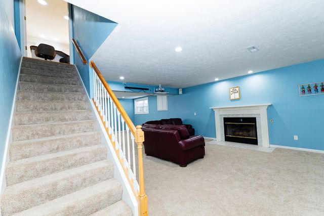 15 Greythorne Circle, Bloomington, IL 61704