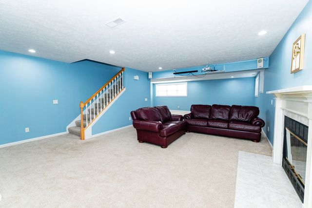 15 Greythorne Circle, Bloomington, IL 61704