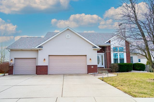 15 Greythorne Circle, Bloomington, IL 61704