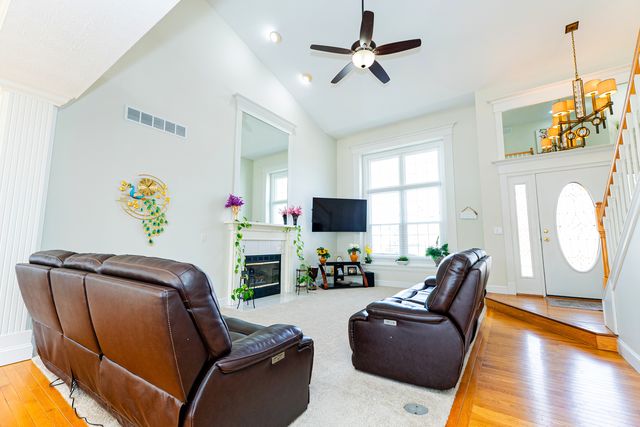 15 Greythorne Circle, Bloomington, IL 61704