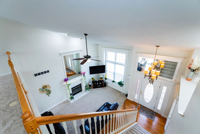 15 Greythorne Circle, Bloomington, IL 61704