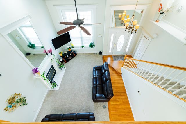 15 Greythorne Circle, Bloomington, IL 61704