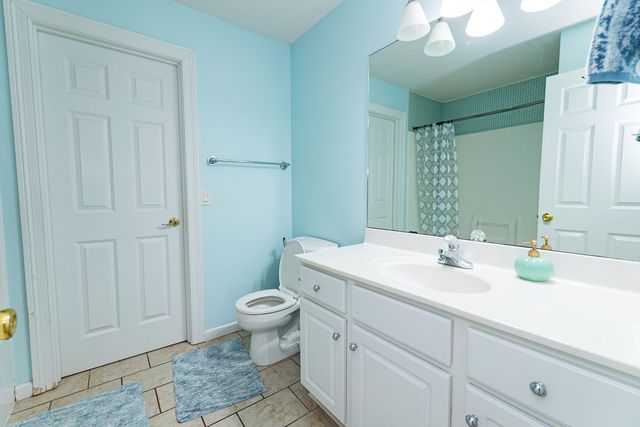 15 Greythorne Circle, Bloomington, IL 61704