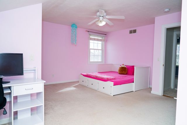 15 Greythorne Circle, Bloomington, IL 61704