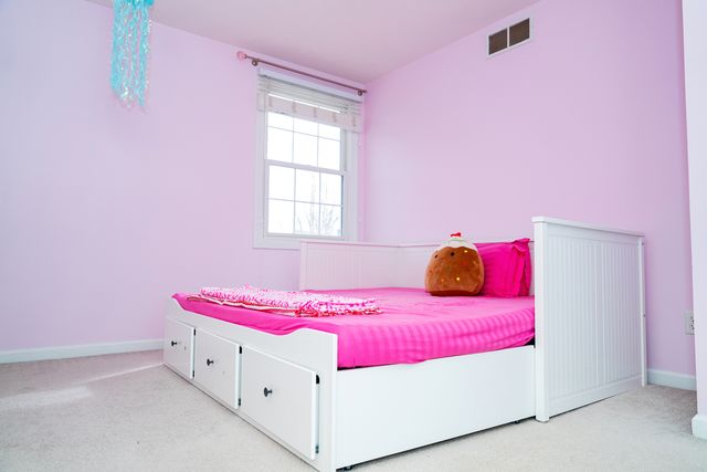 15 Greythorne Circle, Bloomington, IL 61704