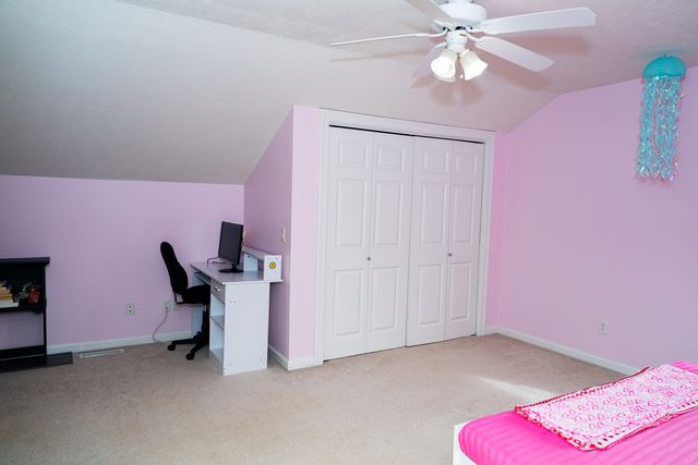 15 Greythorne Circle, Bloomington, IL 61704