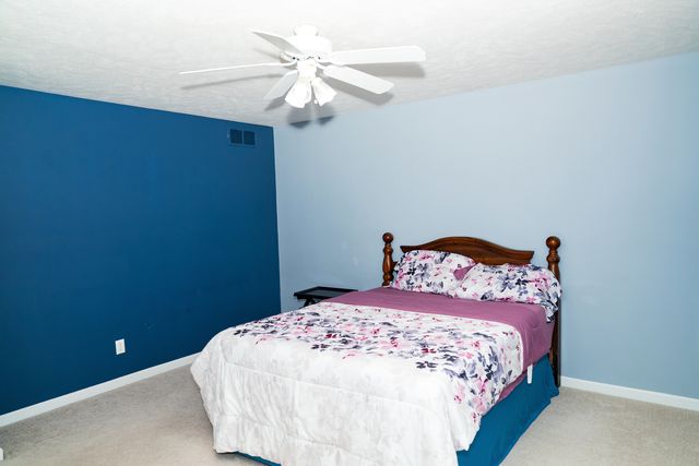 15 Greythorne Circle, Bloomington, IL 61704