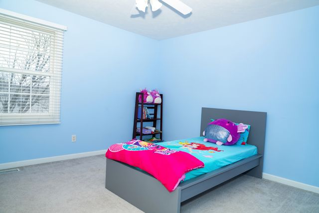 15 Greythorne Circle, Bloomington, IL 61704