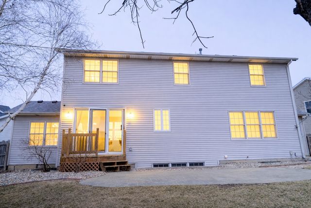 15 Greythorne Circle, Bloomington, IL 61704