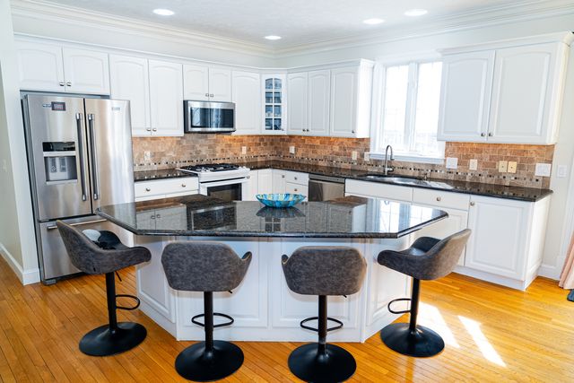 15 Greythorne Circle, Bloomington, IL 61704