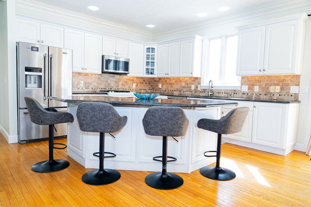 15 Greythorne Circle, Bloomington, IL 61704