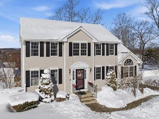 101 Woodruff Rd, Clinton, MA 01510