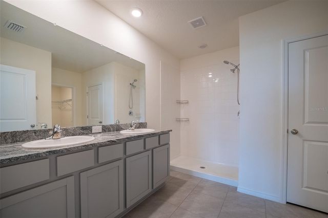 8318 CLAW GLADES LOOP, Wesley Chapel, FL 33545