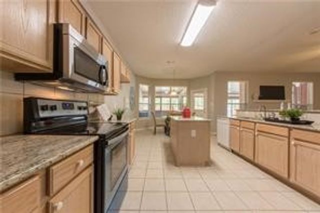 3348 Autumn View Drive, Grand Prairie, TX 75050