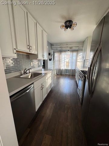 23704 Couzens Avenue, Hazel Park, MI 48030