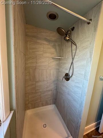 23704 Couzens Avenue, Hazel Park, MI 48030