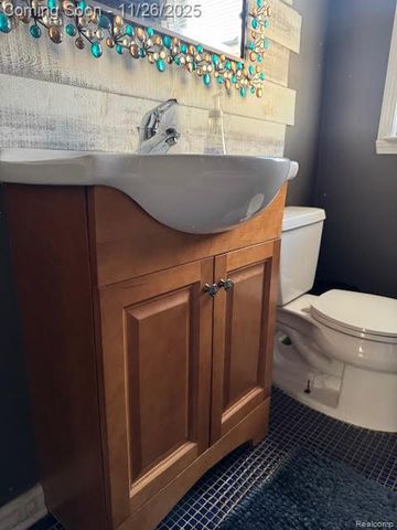 23704 Couzens Avenue, Hazel Park, MI 48030